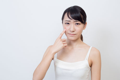ニキビによる肌サイクルの乱れから黒くなるケース
